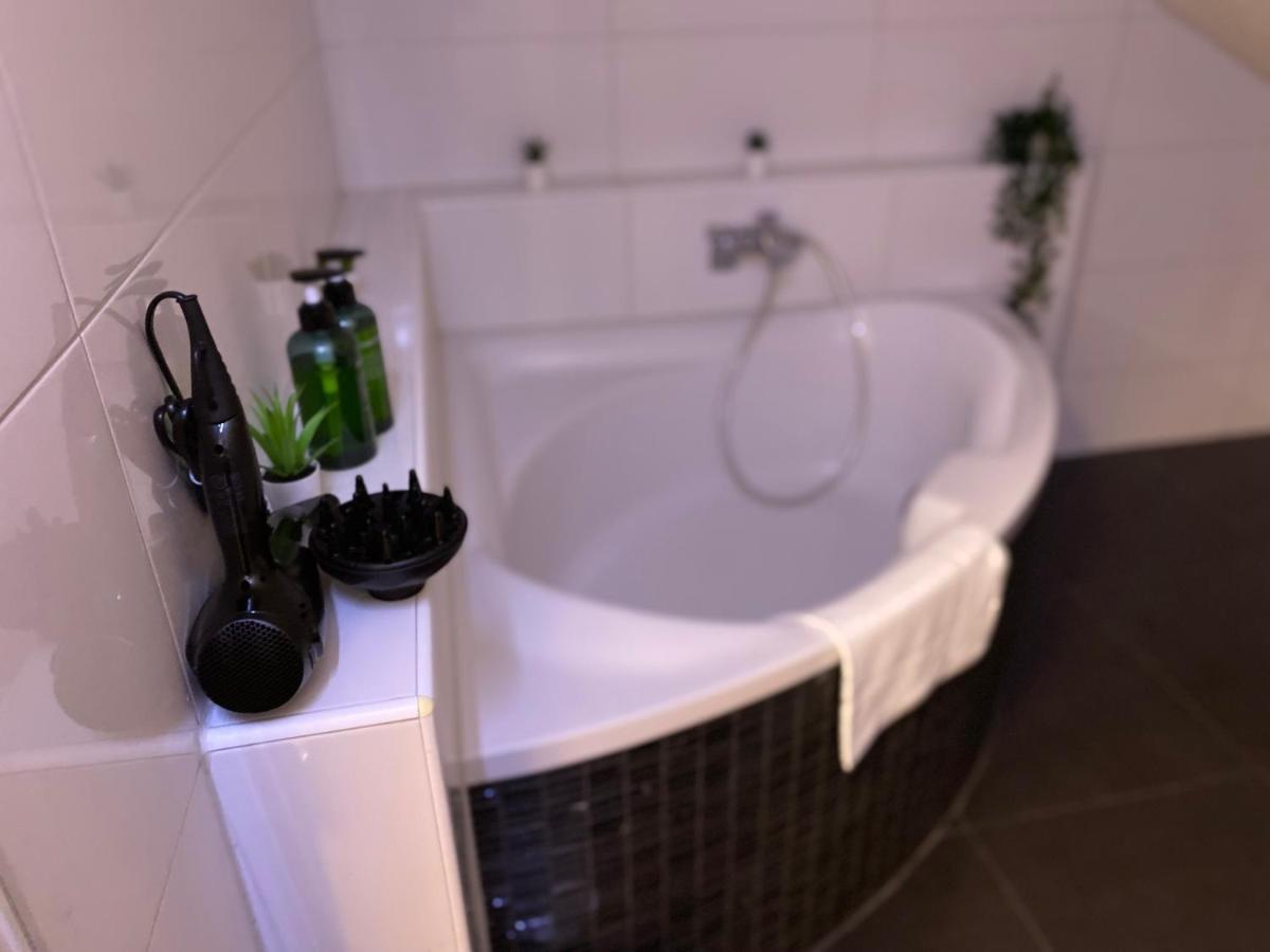 Deluxe Business Suite Mit Netflix Premium & Parkplatz, Zentral Zu Audi & Schwarz Gruppe With 2 Bedrooms Bad Friedrichshall Dış mekan fotoğraf