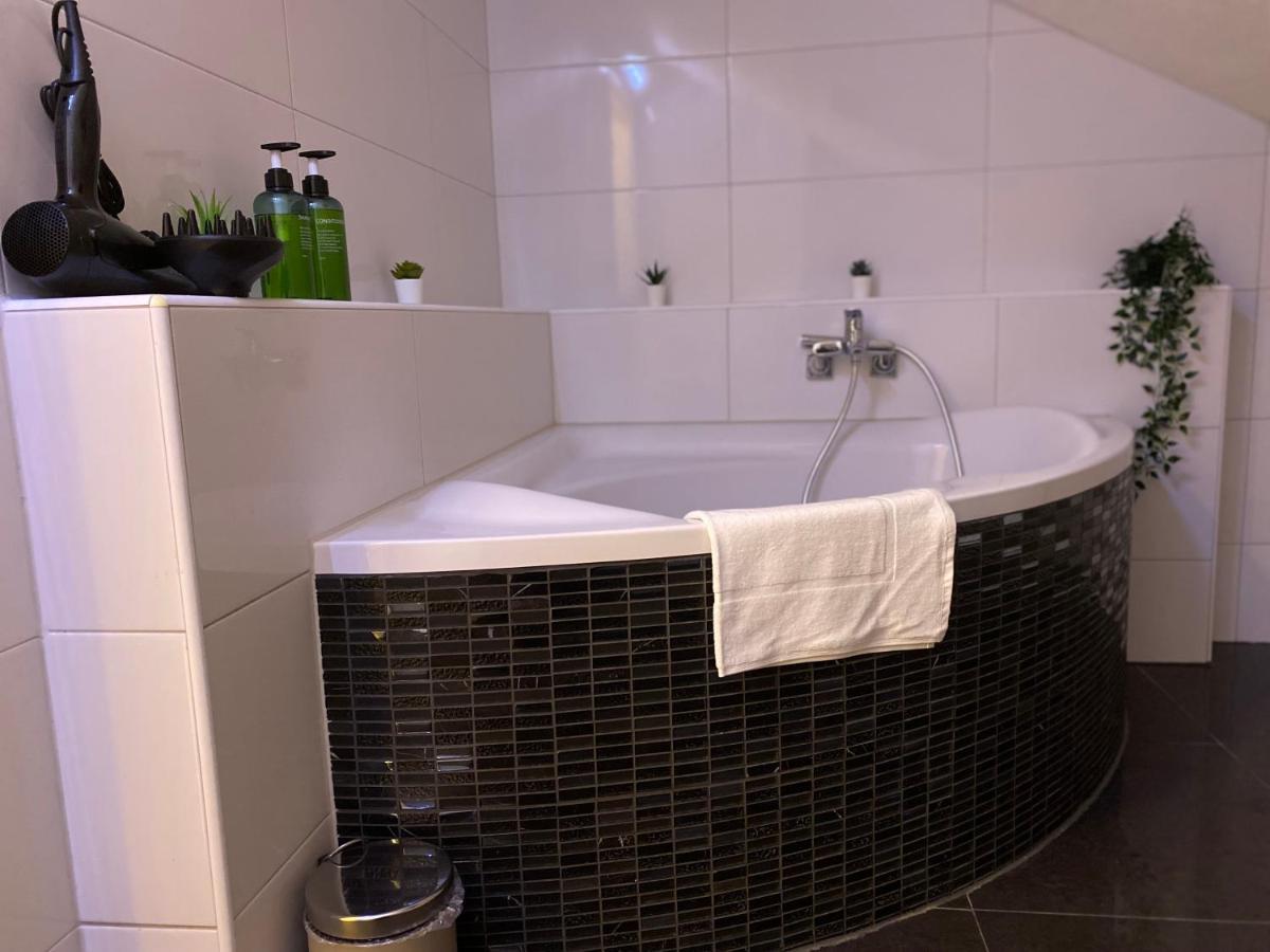 Deluxe Business Suite Mit Netflix Premium & Parkplatz, Zentral Zu Audi & Schwarz Gruppe With 2 Bedrooms Bad Friedrichshall Dış mekan fotoğraf